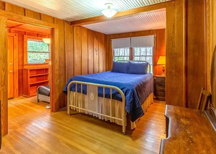Charlotte\'S Cabin